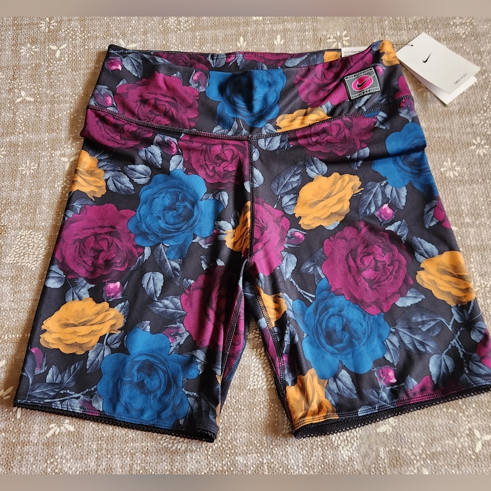 Nike Women's One lcon Shorts. - Picture 2 of 13